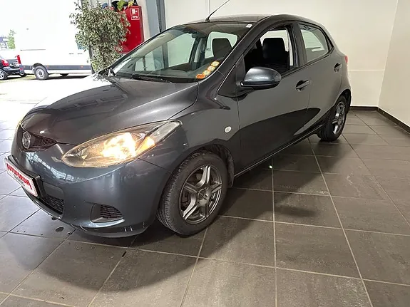 Mazda 2 2010 photo 3