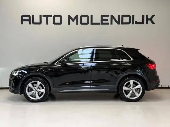 Audi Q3 2021 photo 2
