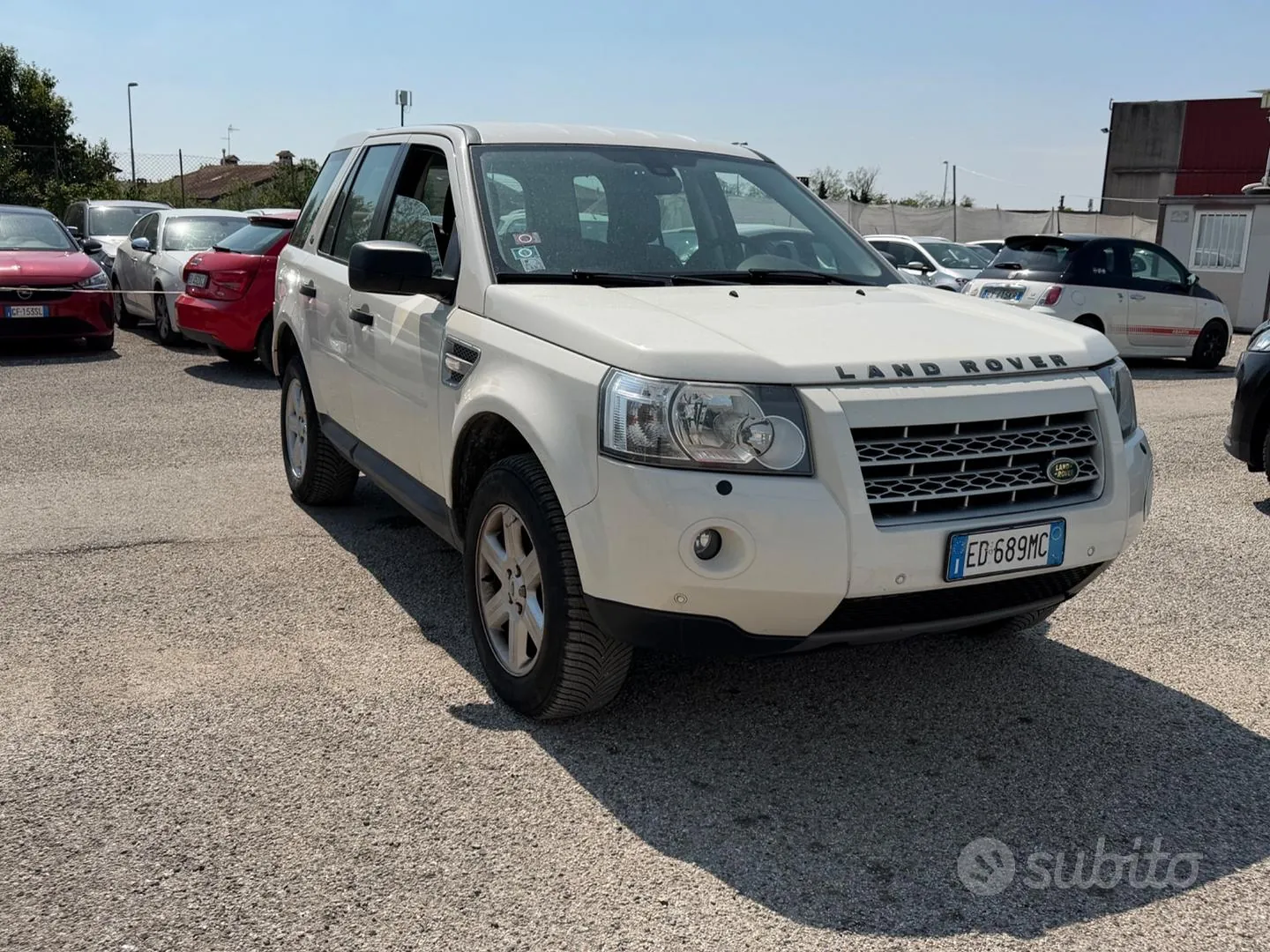 Land Rover Freelander 2010 photo 3