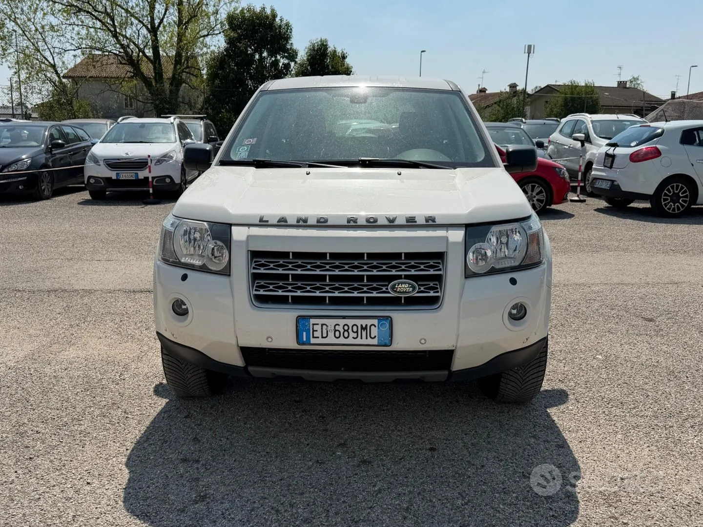 Land Rover Freelander 2010 photo 2