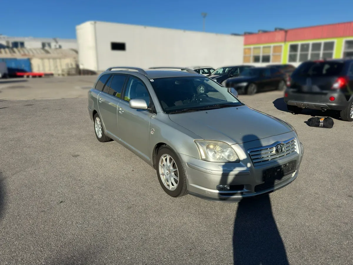 Toyota Avensis 2005 photo 2