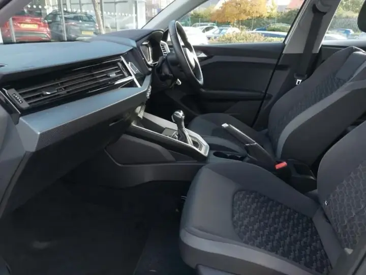 Audi A1 2024 photo 5