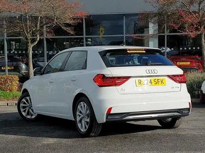 Audi A1 2024 photo 2
