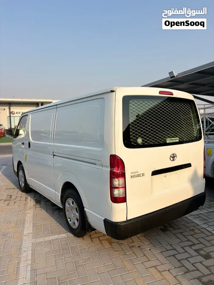 Toyota Hiace 2013 photo 4