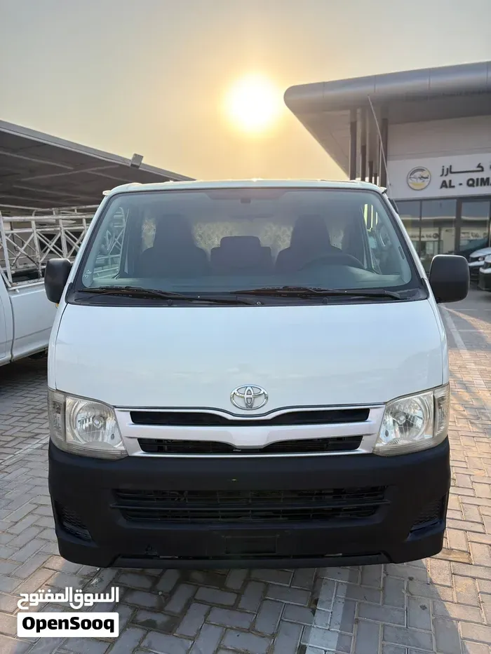 Toyota Hiace 2013 photo 3