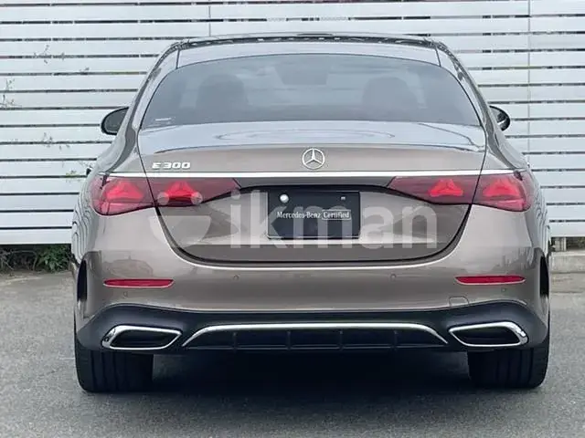 Mercedes-Benz E300 2025 photo 5