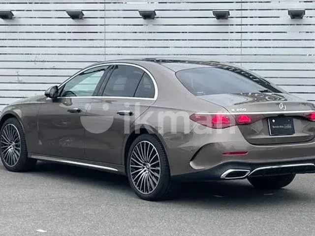 Mercedes-Benz E300 2025 photo 4
