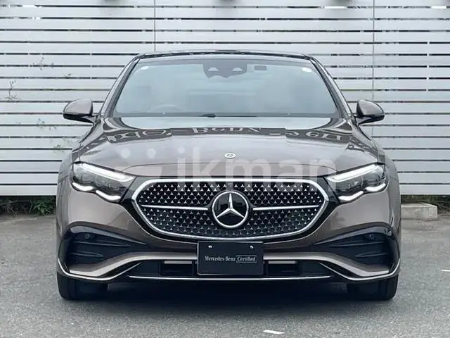 Mercedes-Benz E300 2025 photo 3