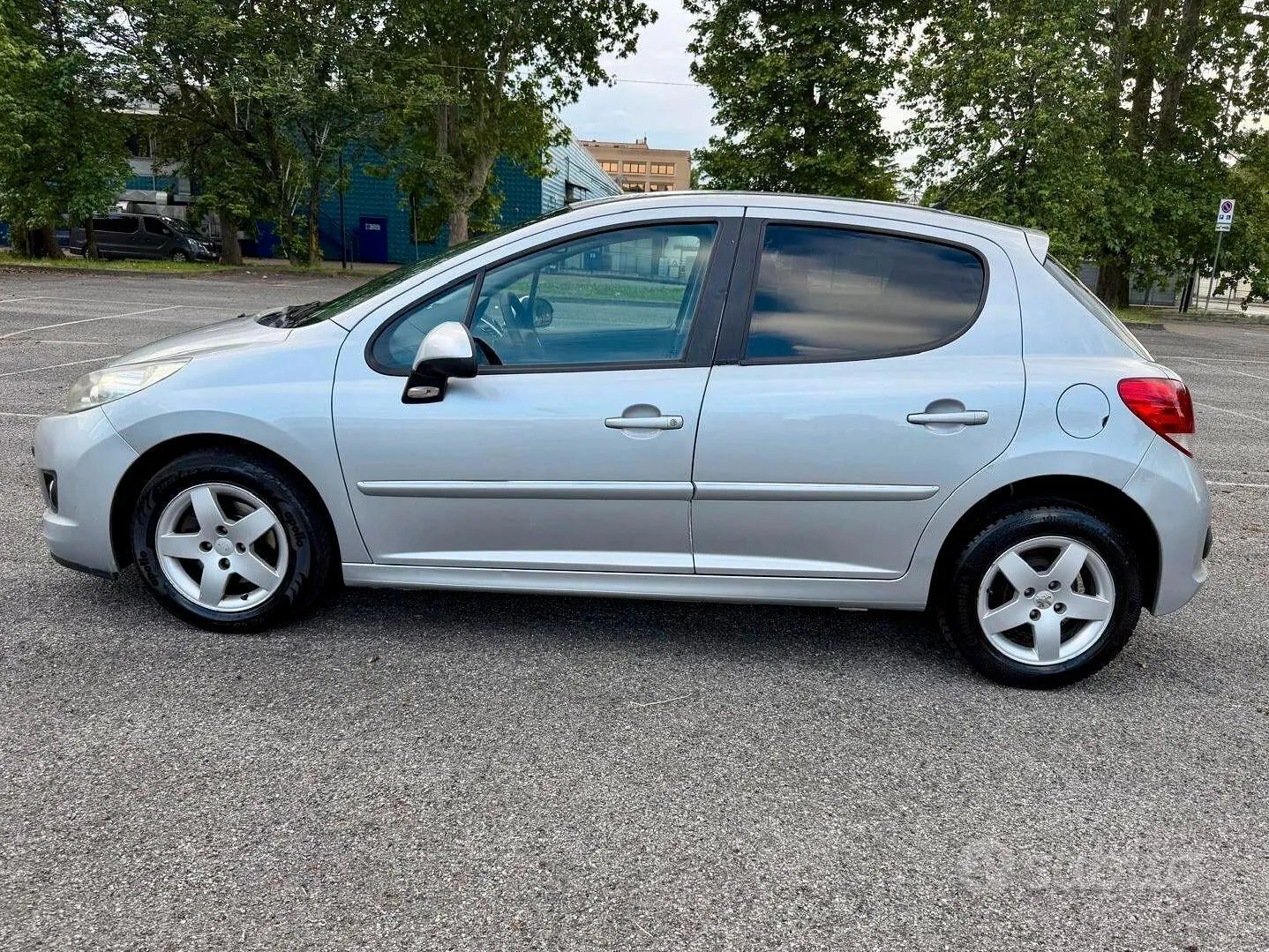 Peugeot 207 2011 photo 4