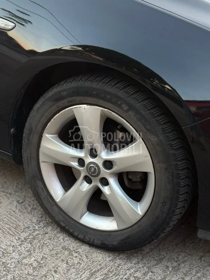 Opel Astra J 2010 photo 2