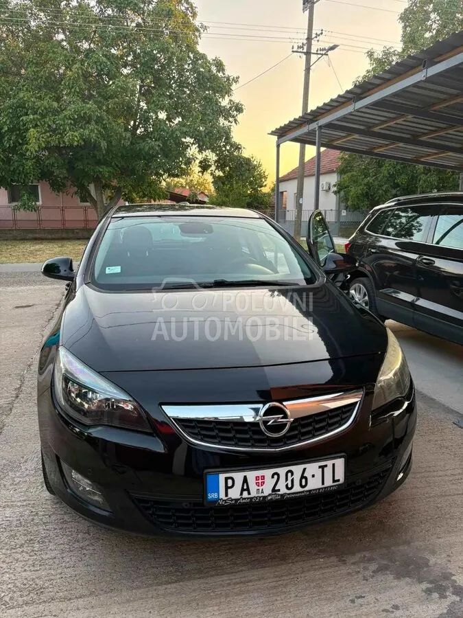 Opel Astra J