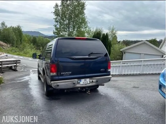 Ford Excursion 2002 photo 4