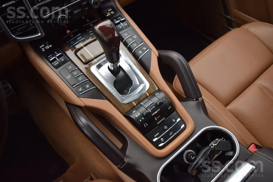 Porsche Cayenne 2012 photo 5
