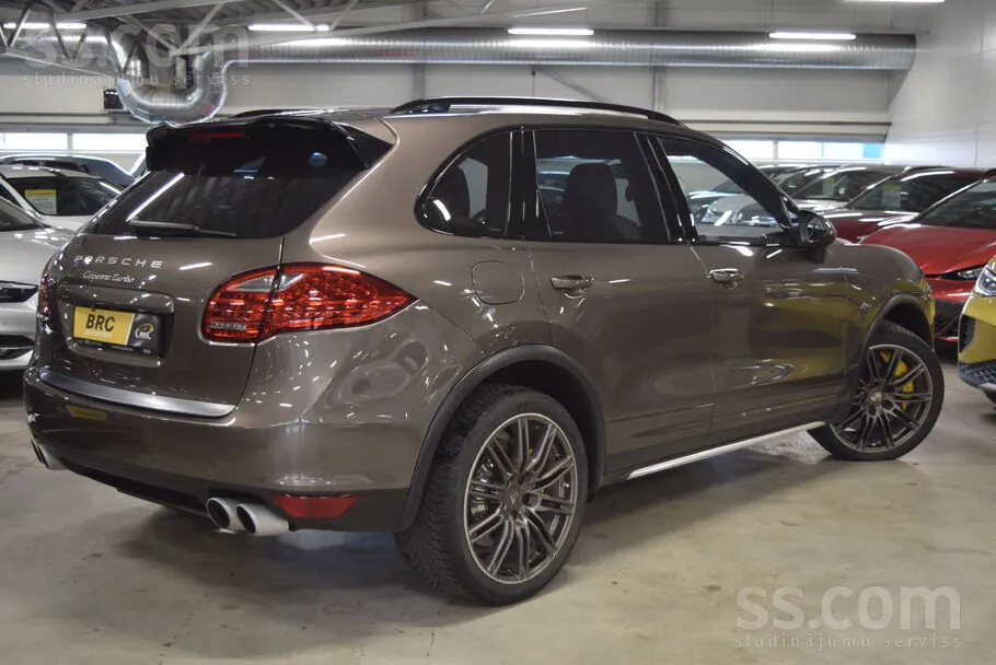 Porsche Cayenne 2012 photo 2