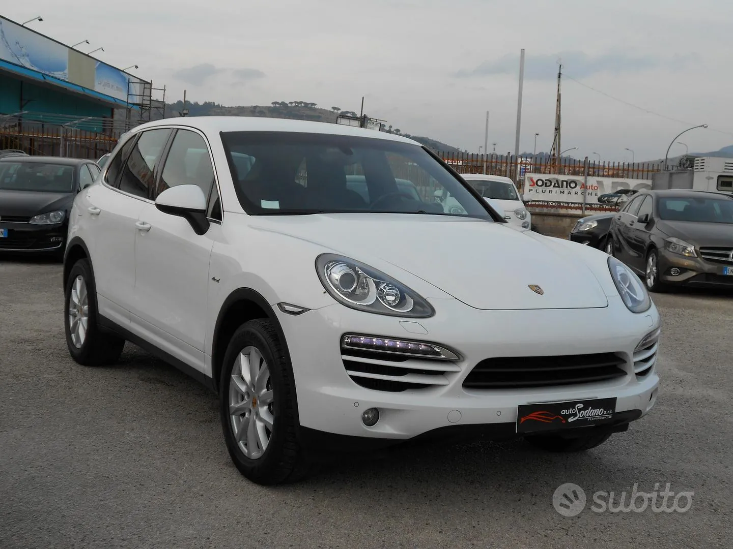 Porsche Cayenne 2012 photo 2