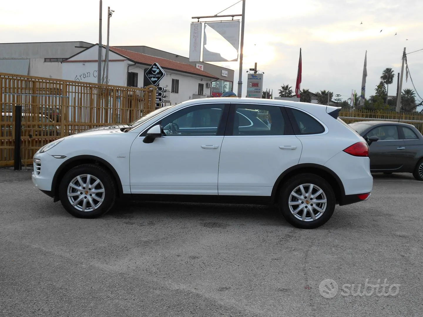 Porsche Cayenne 2012 photo 4