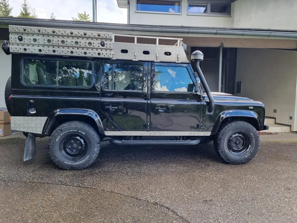 Land Rover Defender 110