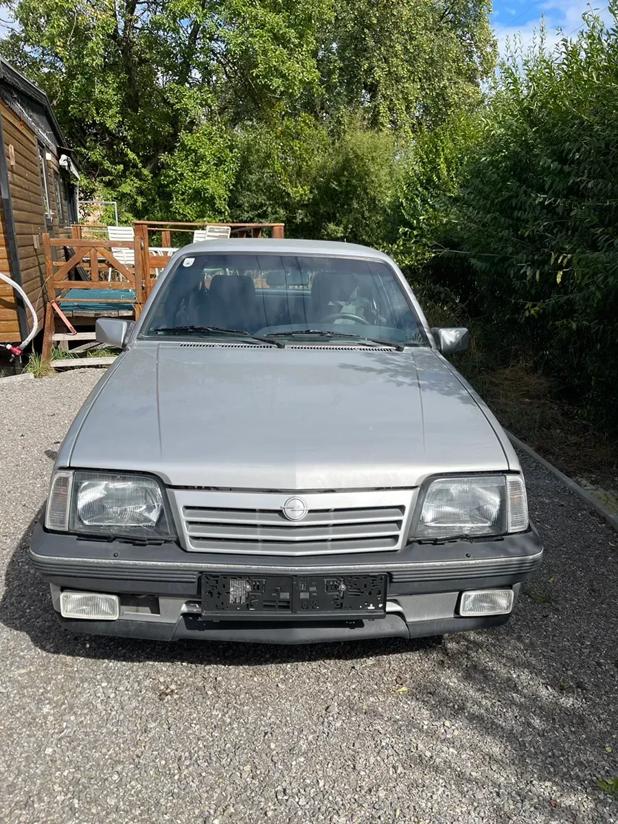 Opel Ascona 1988 photo 2