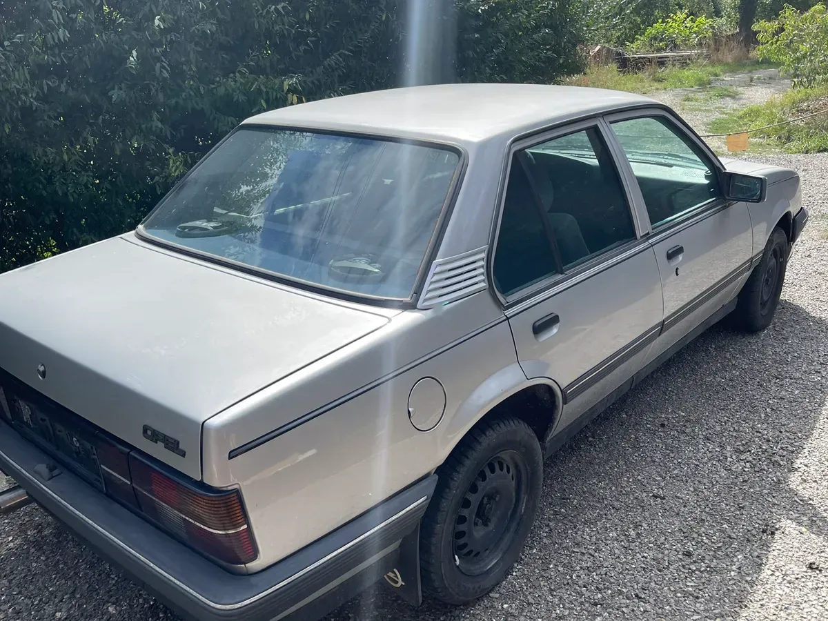 Opel Ascona 1988 photo 3