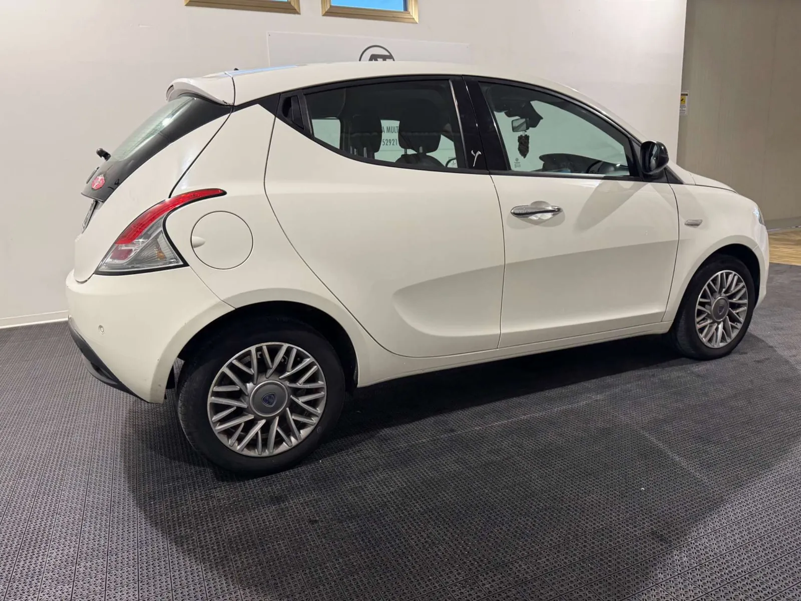 Lancia Ypsilon 2011 photo 4