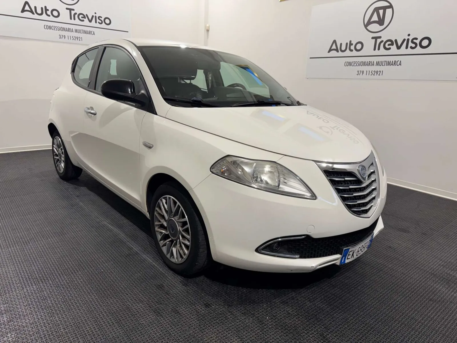 Lancia Ypsilon