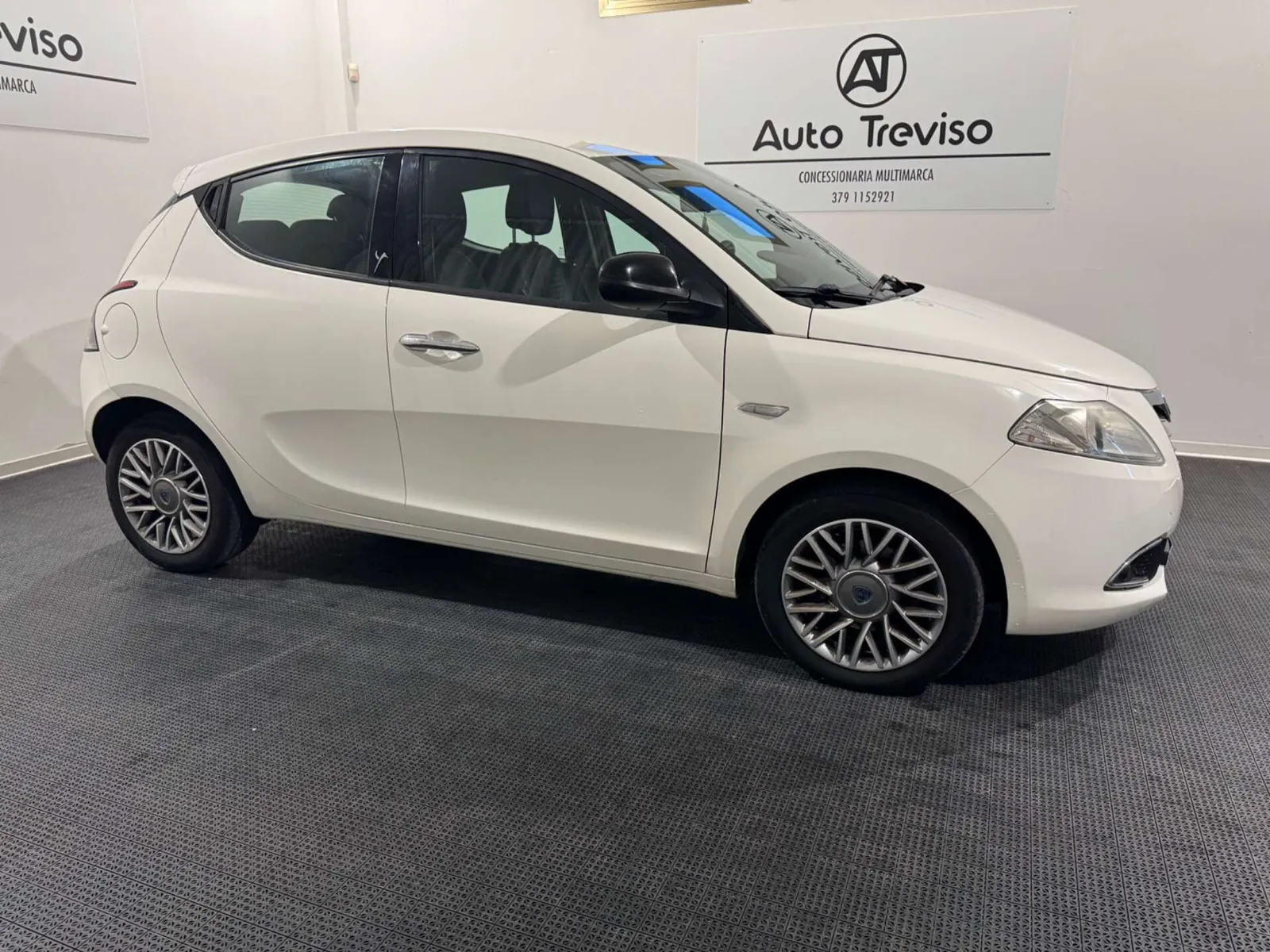 Lancia Ypsilon 2011 photo 3