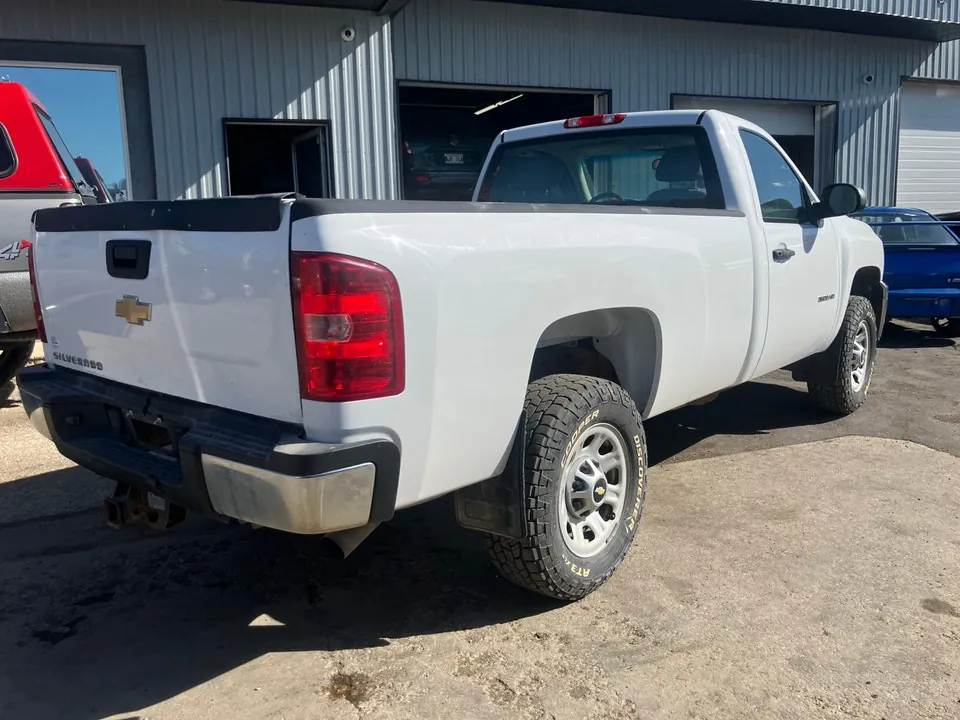 Chevrolet Silverado 3500Hd 2011 photo 4