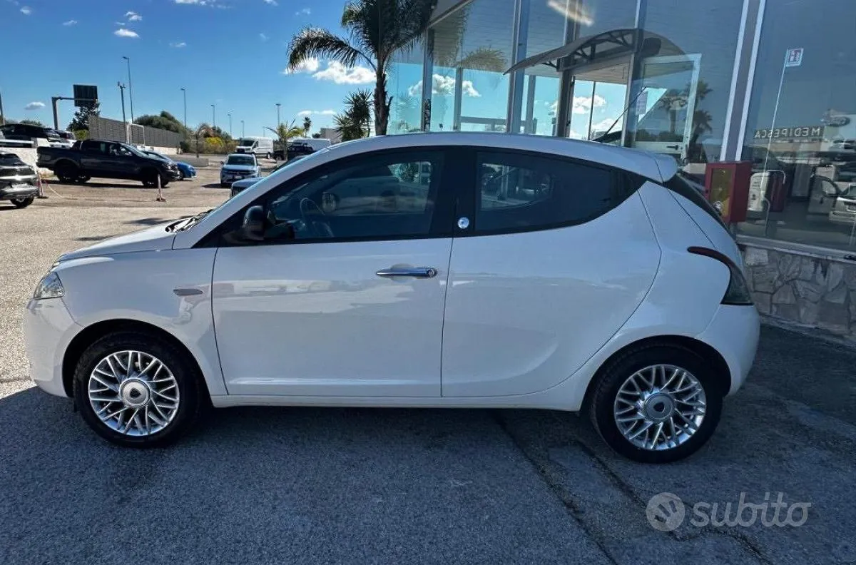 Lancia Ypsilon