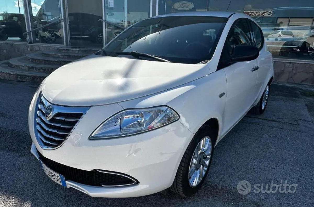 Lancia Ypsilon 2014 photo 2