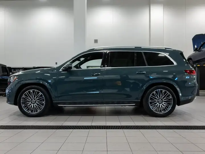 Mercedes-Benz Gls 2027 photo 2