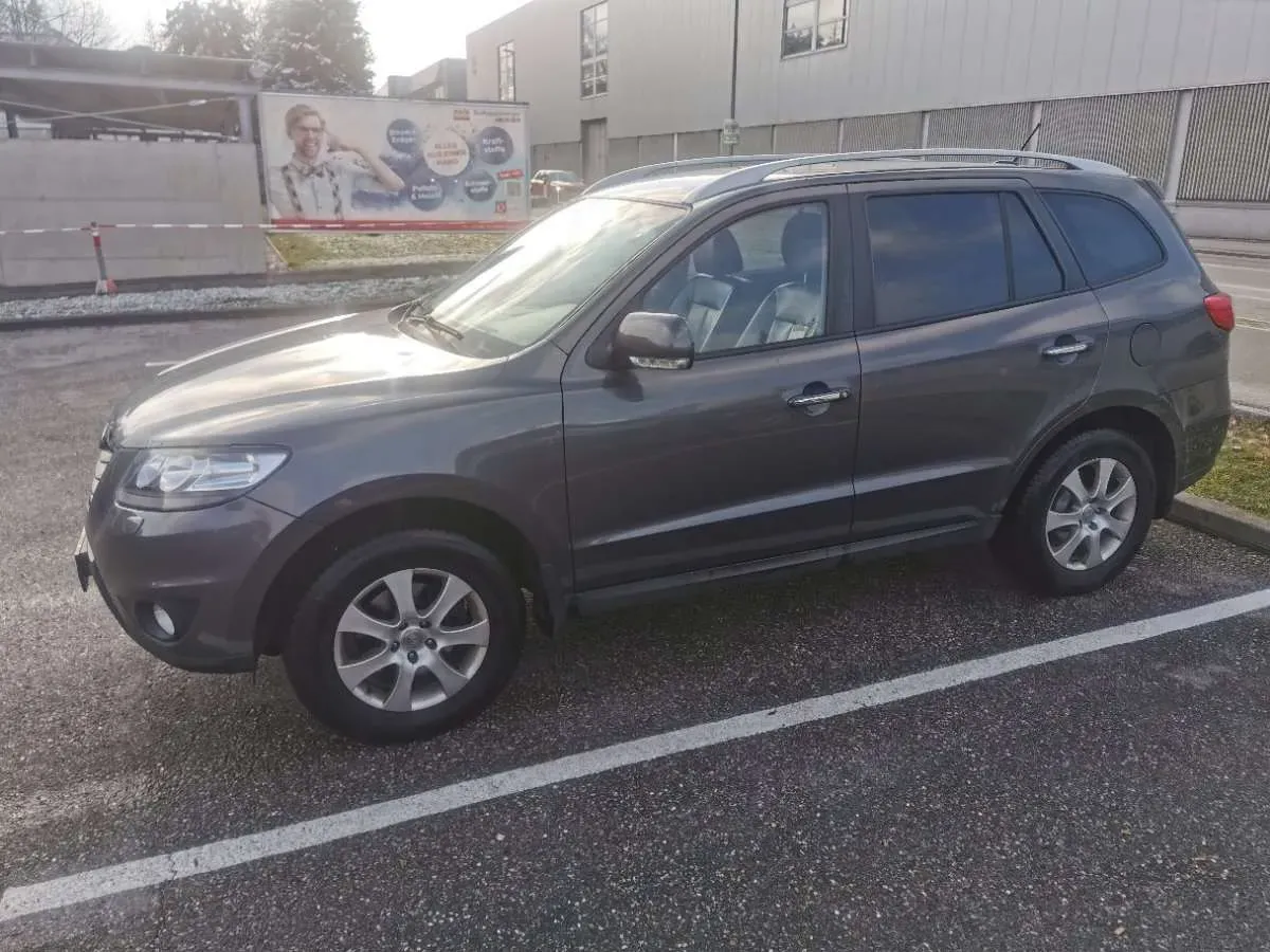 Hyundai Santa Fe 2011 photo 2