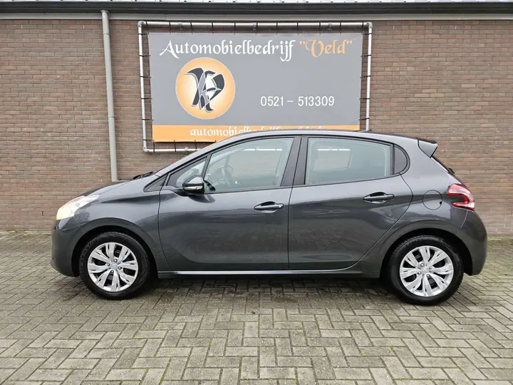 Peugeot 208 2012 photo 3