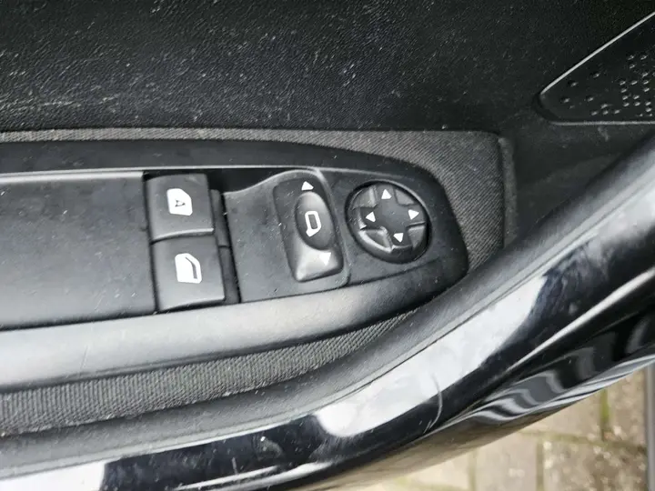 Peugeot 208 2012 photo 5
