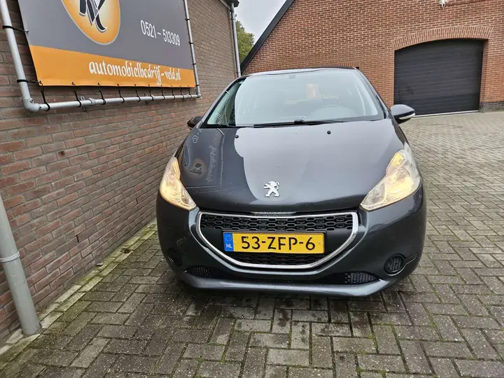 Peugeot 208 2012 photo 2