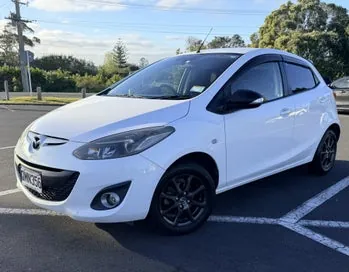 Mazda Demio 2013 photo 2