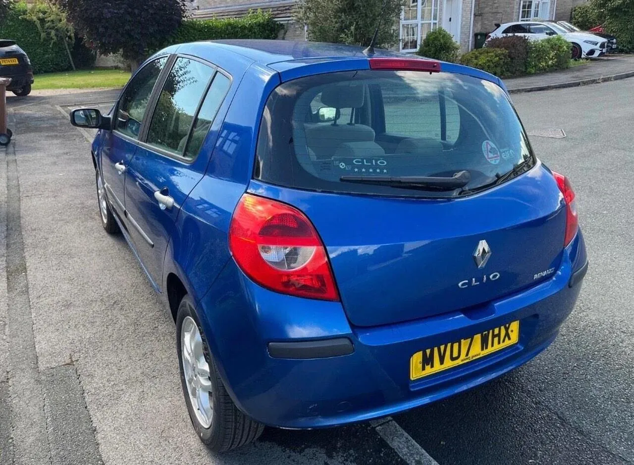Renault Clio 2007 photo 2