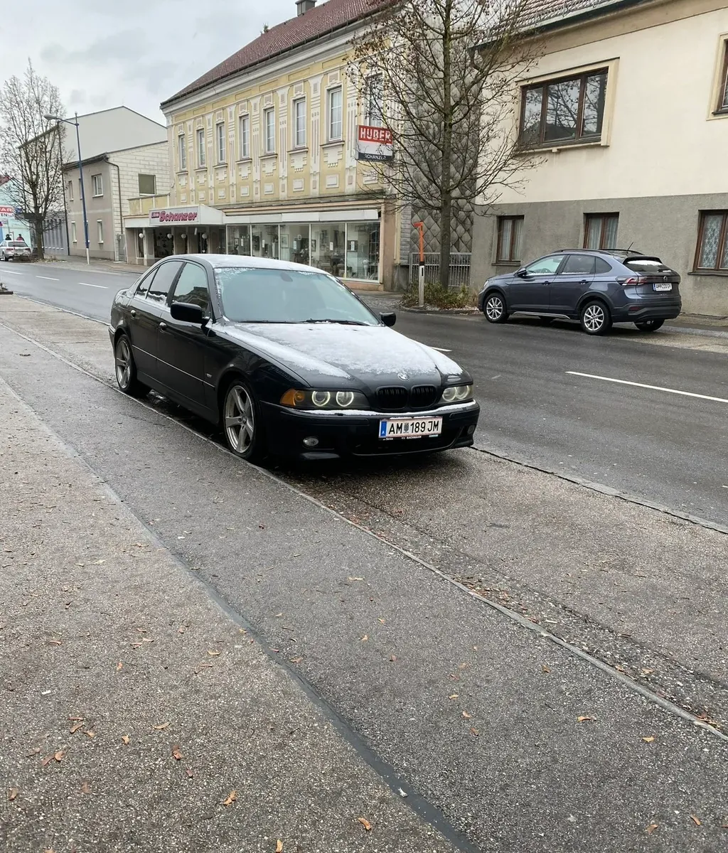 BMW 5 Series 2002 photo 2