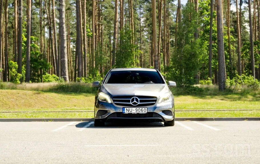 Mercedes-Benz A180 2012 photo 3