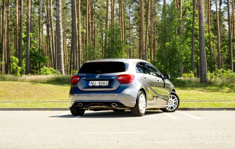 Mercedes-Benz A180 2012 photo 5
