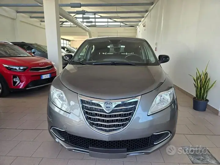 Lancia Ypsilon 2013 photo 2