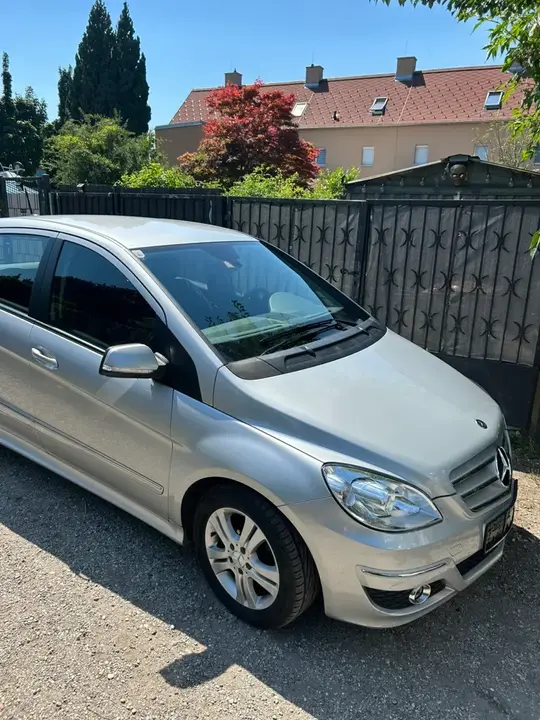 Mercedes-Benz B-Class 2010 photo 2