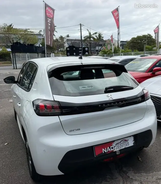 Peugeot 208 2023 photo 3