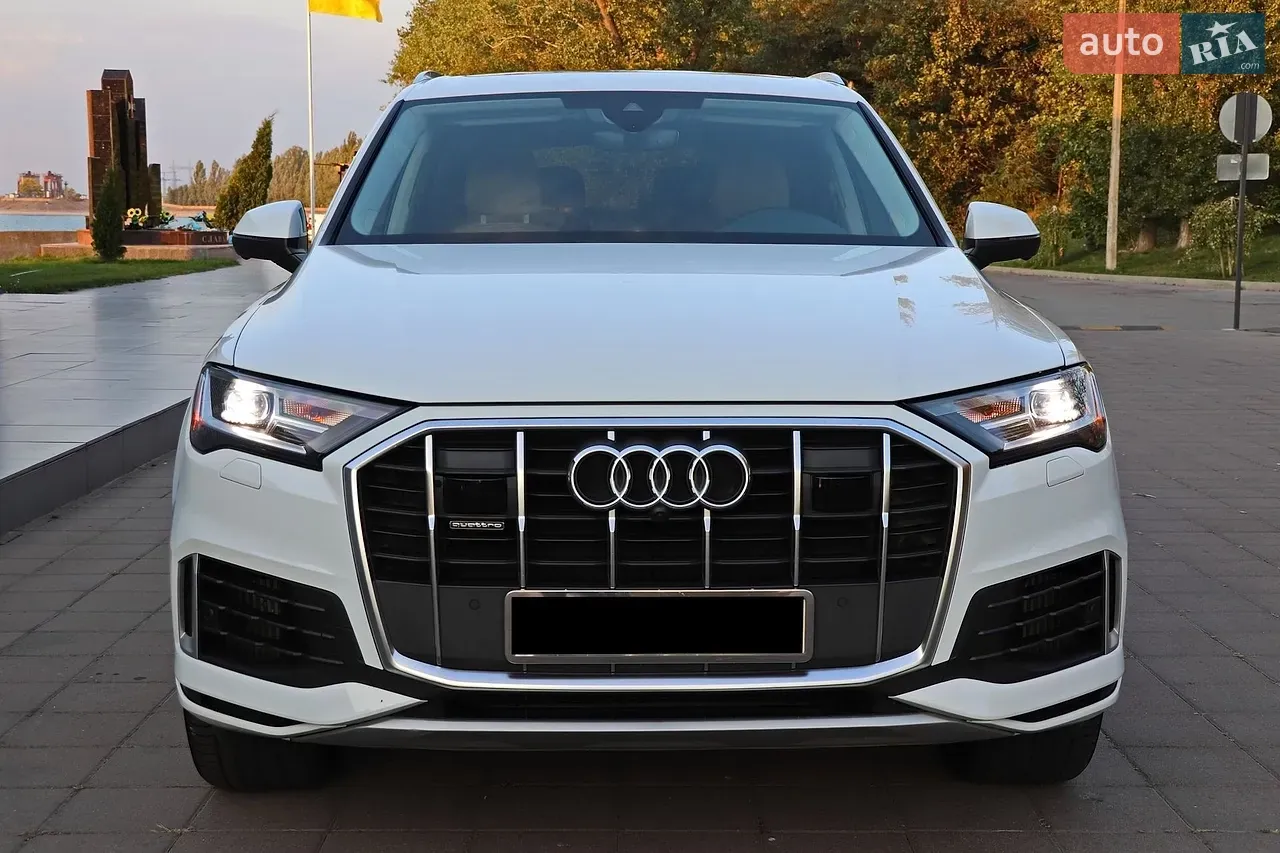 Audi Q7 2021 photo 2