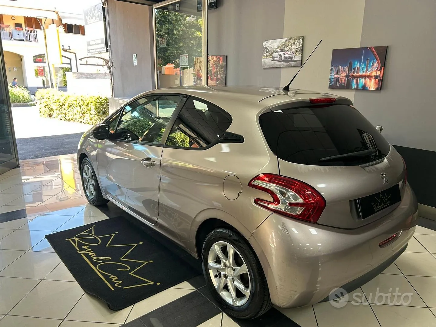 Peugeot 208 2012 photo 2