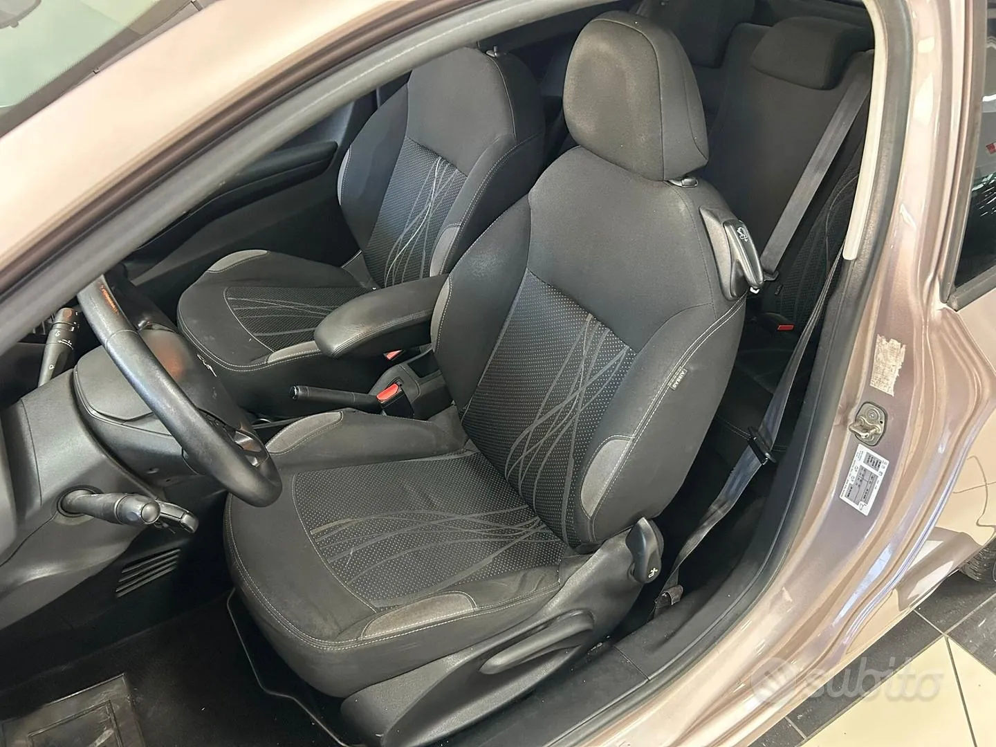 Peugeot 208 2012 photo 5