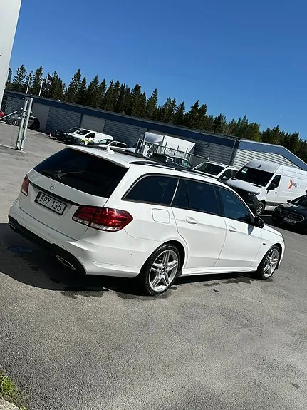 Mercedes-Benz E220 2015 photo 2