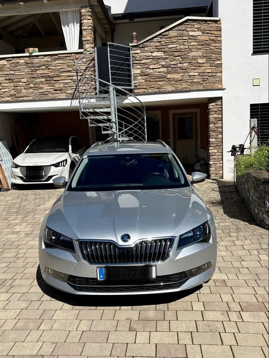 Skoda Superb 2019 photo 2