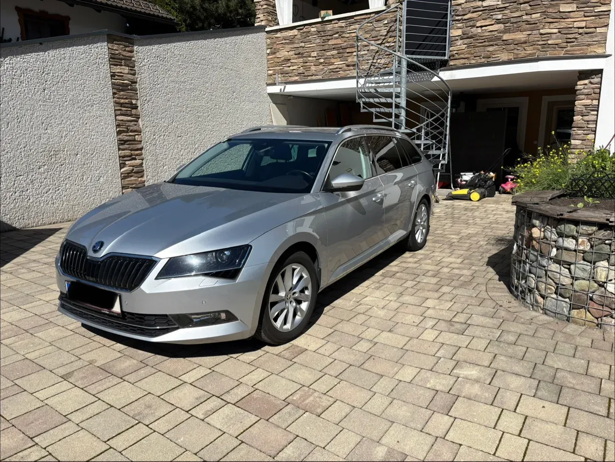 Skoda Superb 2019 photo 3