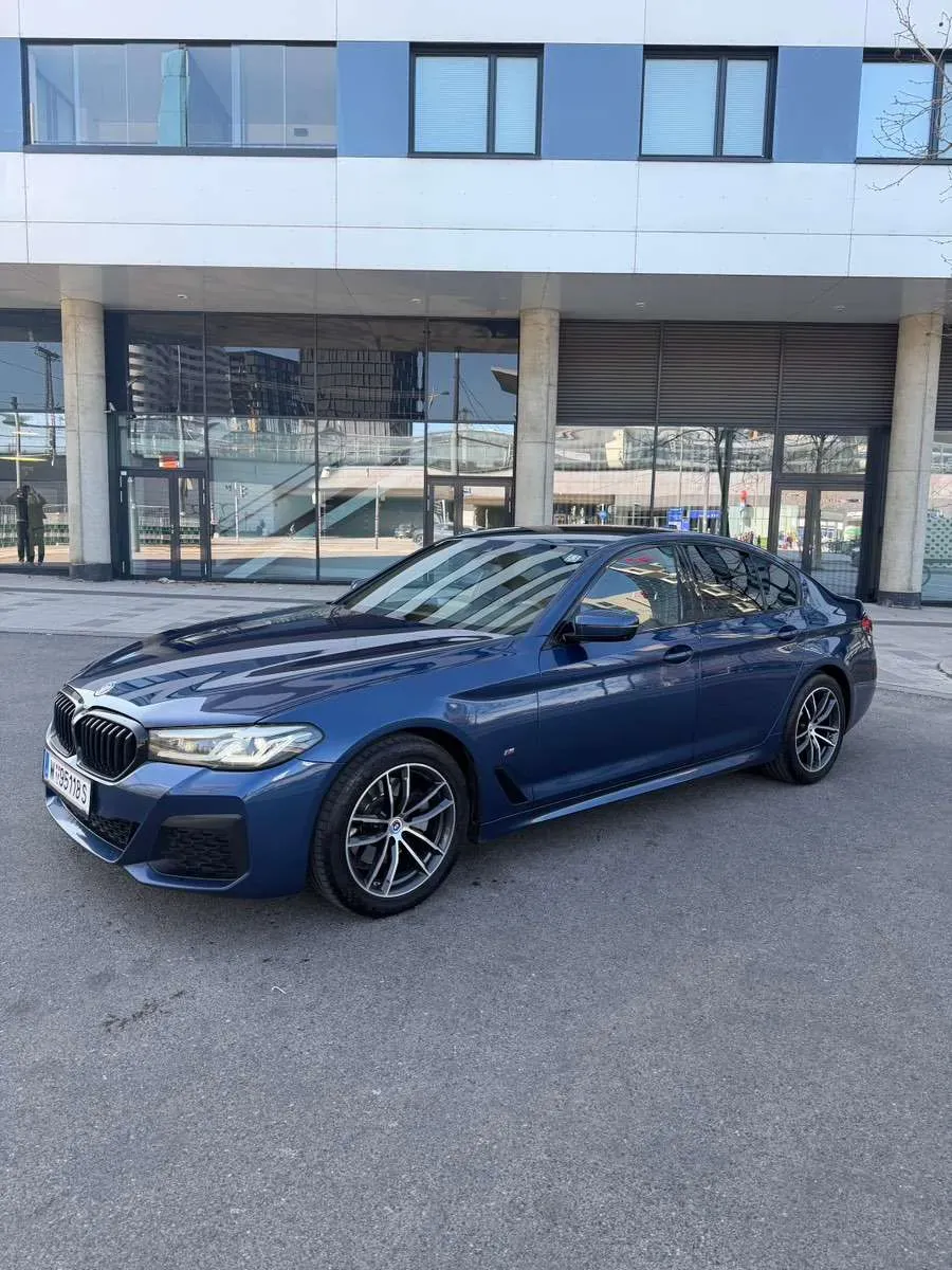 BMW 5 Series 2023 photo 2