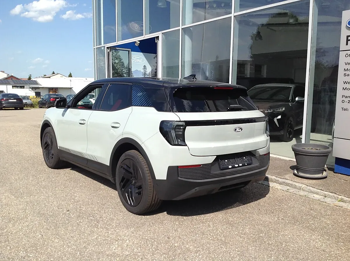 Ford Explorer 2026 photo 3
